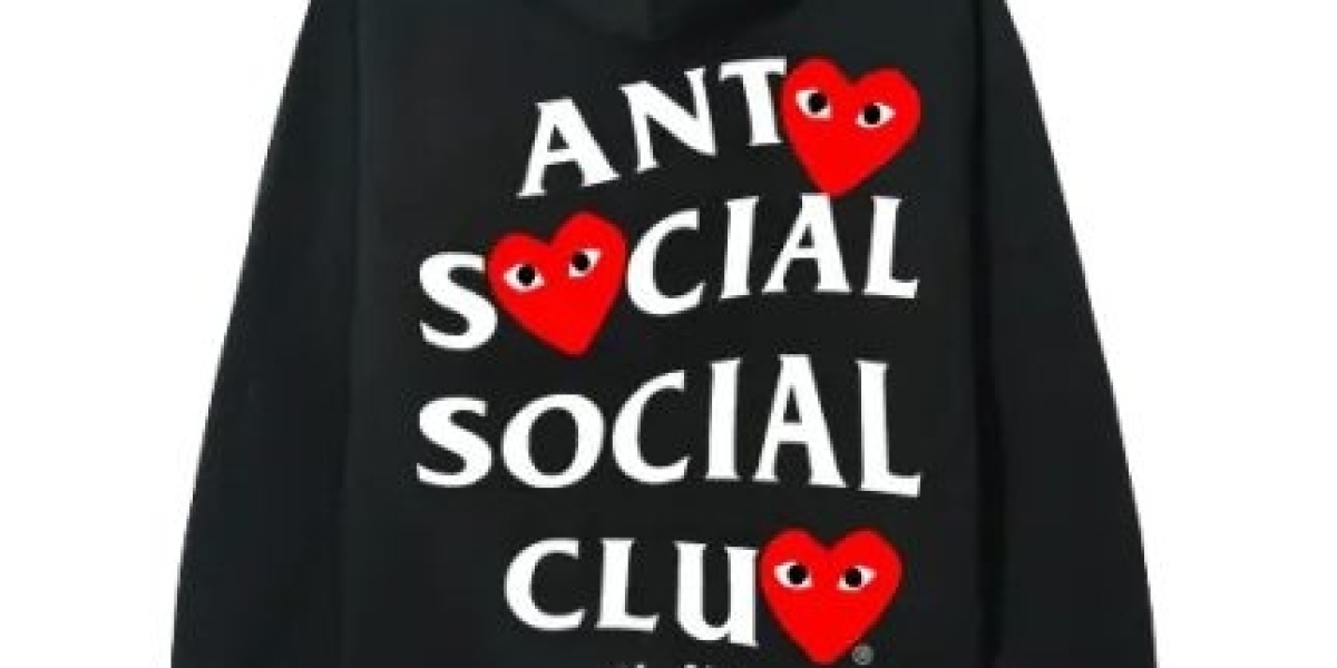 Comme Des Garçons Canada Unveils Bold Fashion for the Modern Era