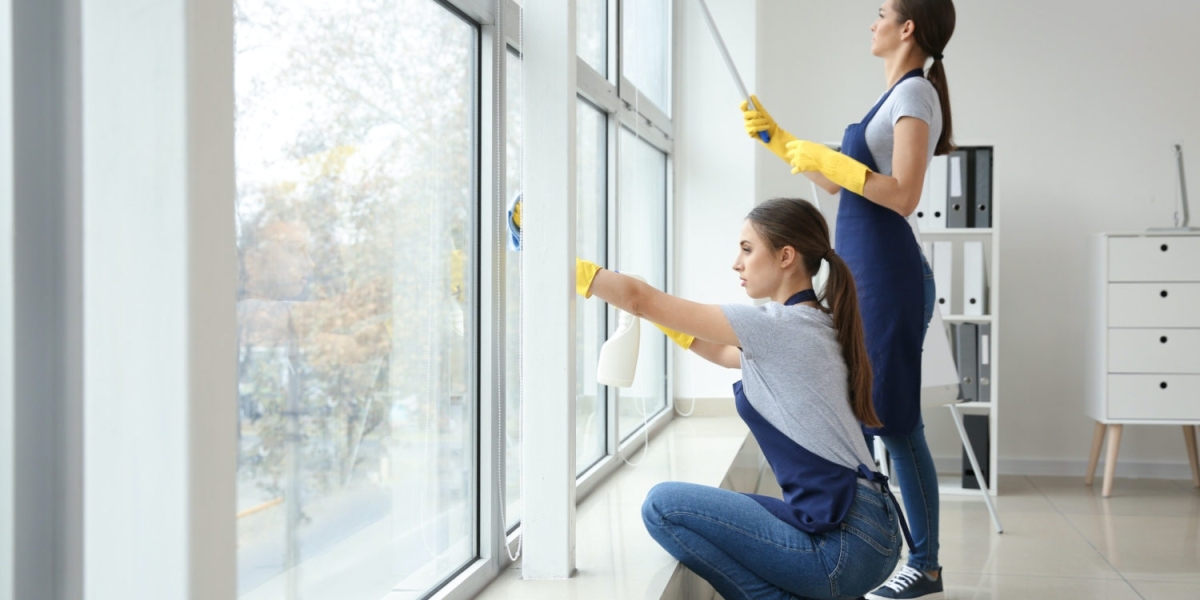 Professional Glass Cleaning Service in Woburn, MA