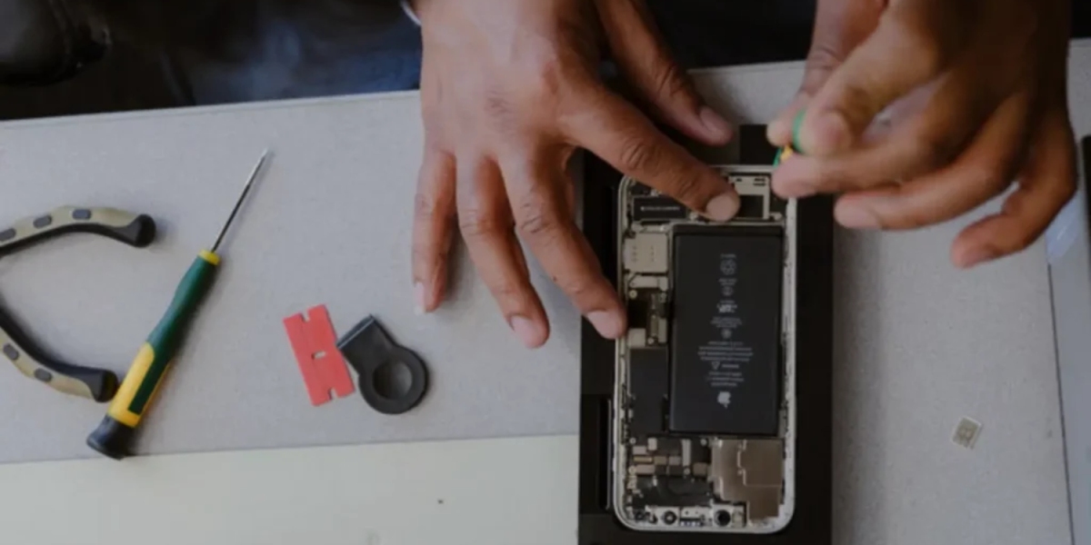 iPhone Battery Replacement | Restoring Your Device's All Day Power